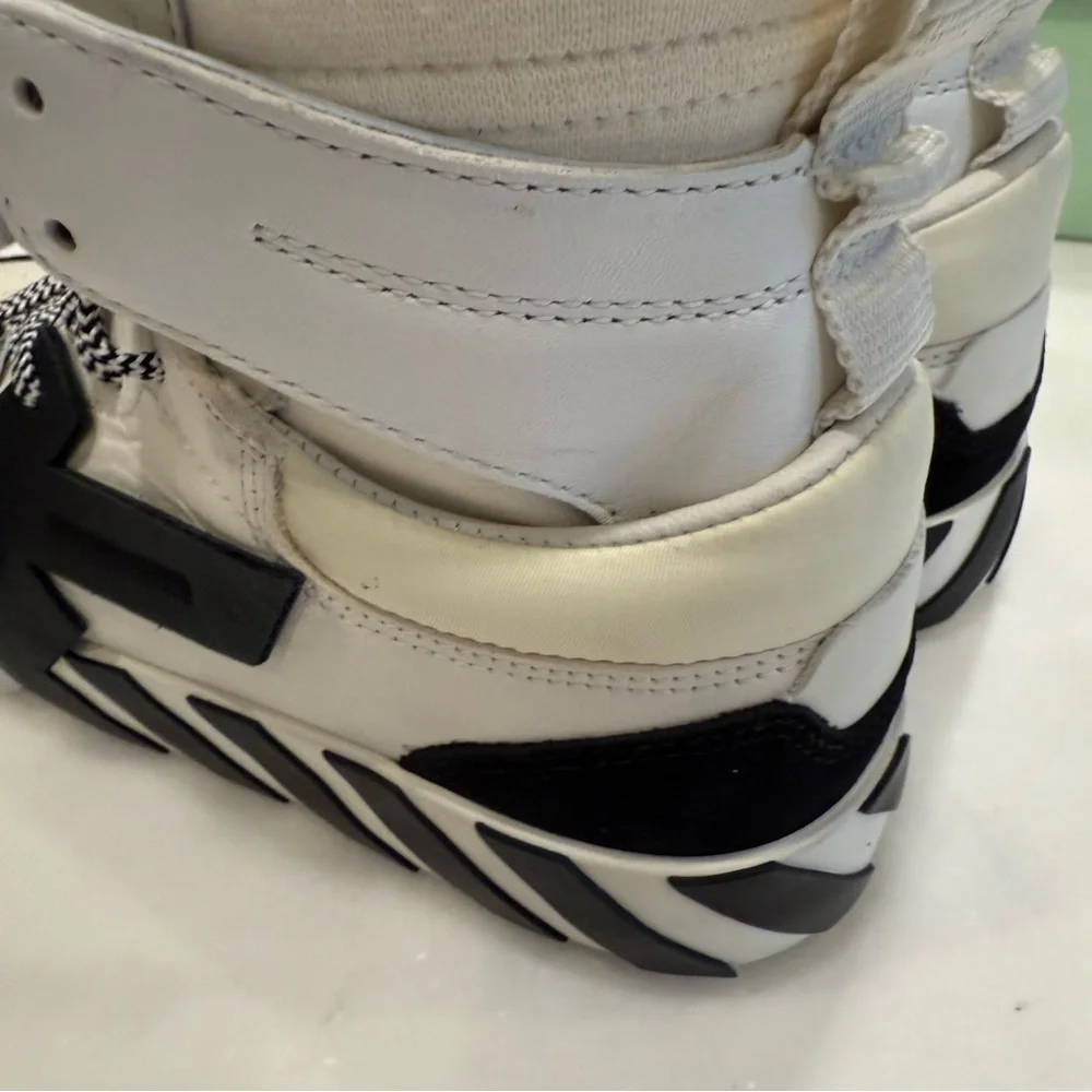 Off-White Vulcanized High Top Floating Arrow iWhite/Black/Red Size US M5/W7 EU38